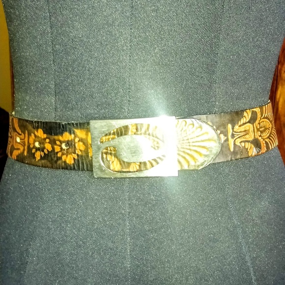 Vintage  Handtooled leather belt size XS - Picture 1 of 4